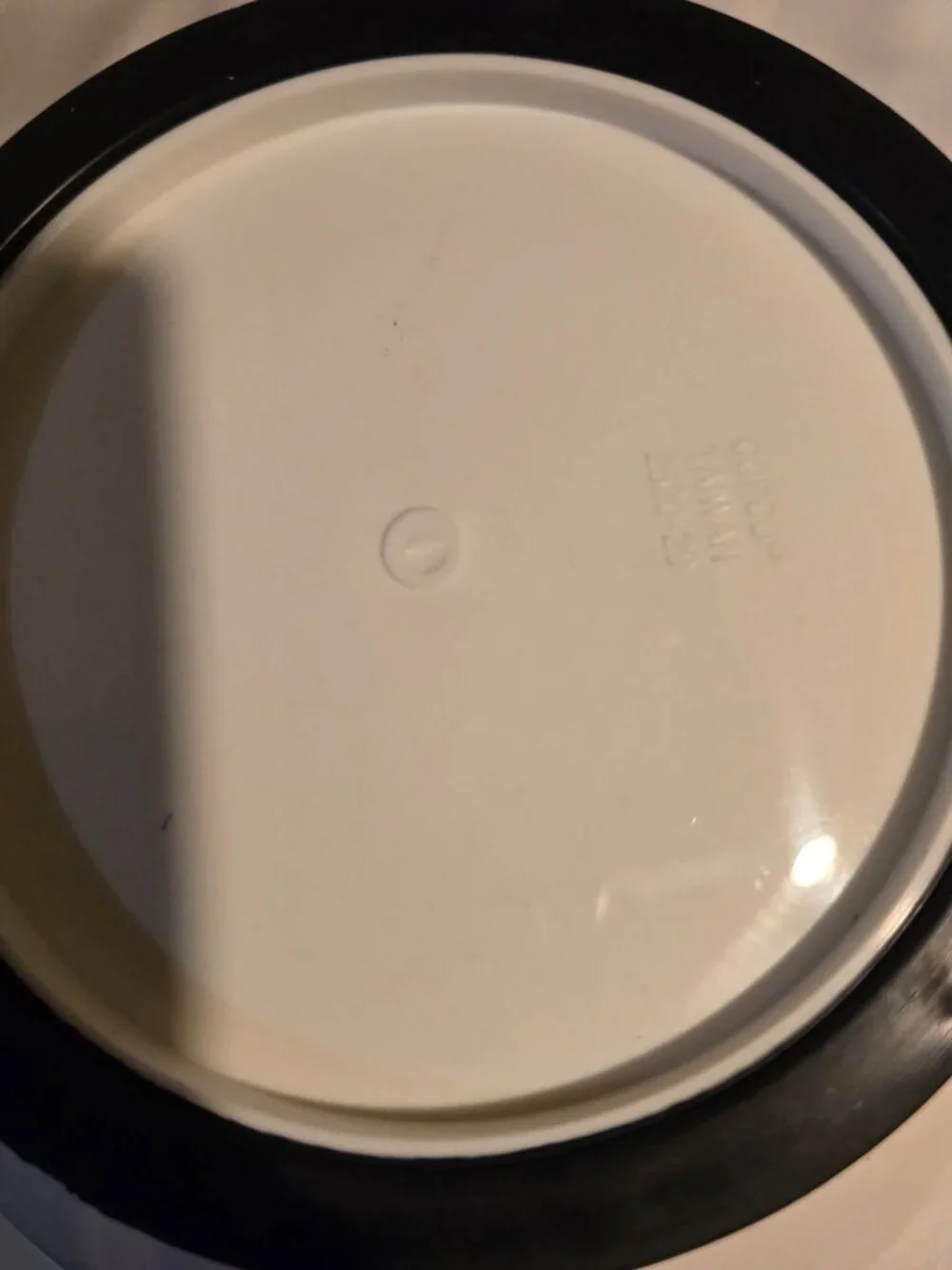Set Of 3 White Plastic Mixing Bowls With Pour Spouts Black Non-Slip Grips 1L & 5